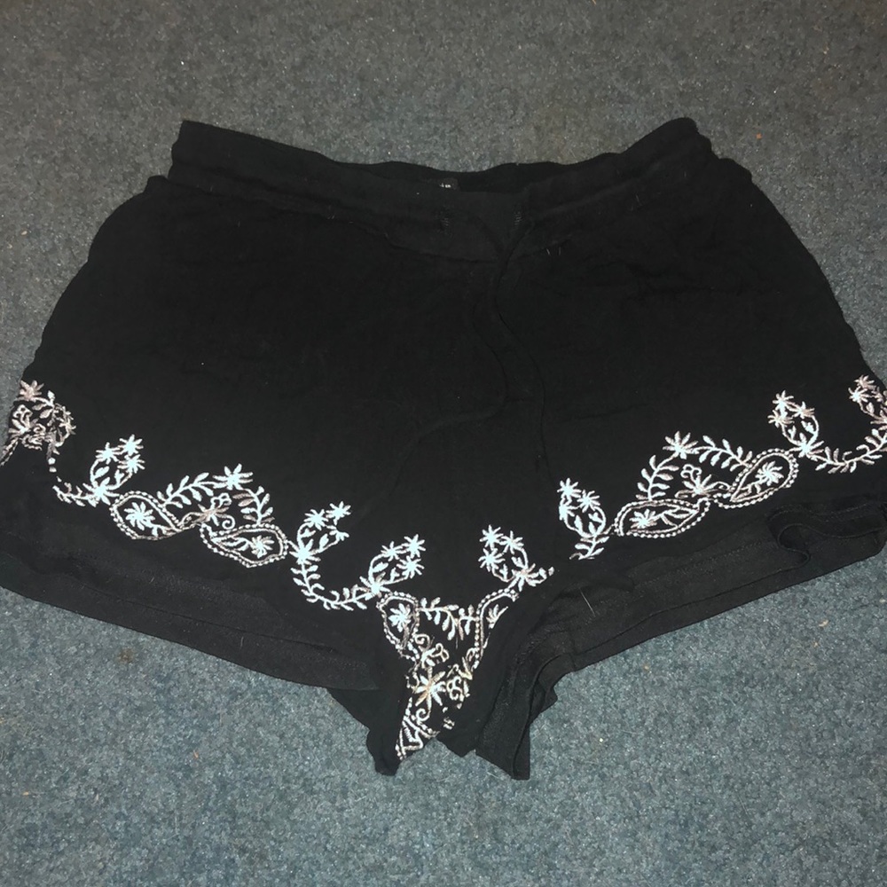 Embroidered loose fitting shorts